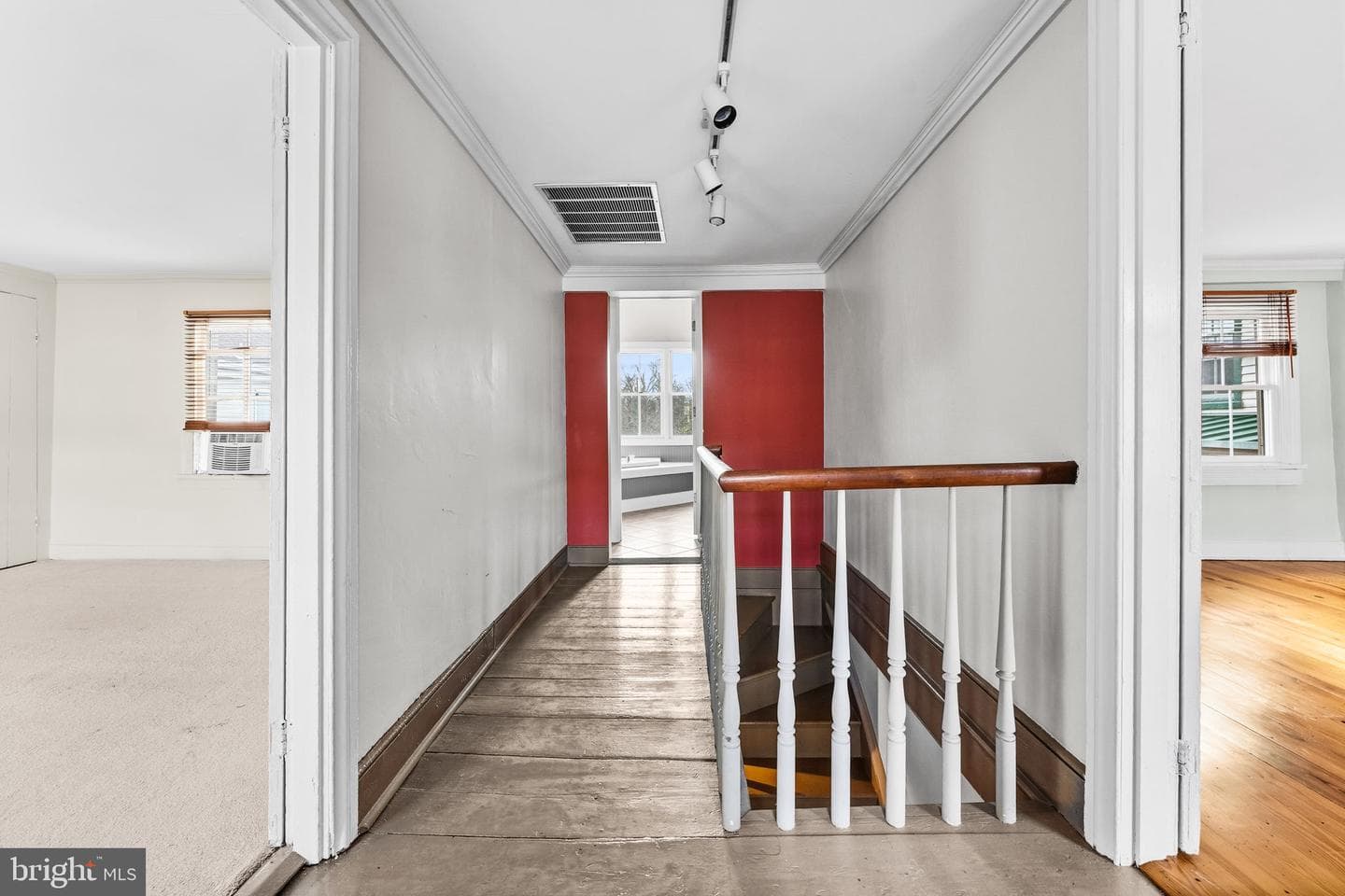 210 Bohemia Avenue photo 19