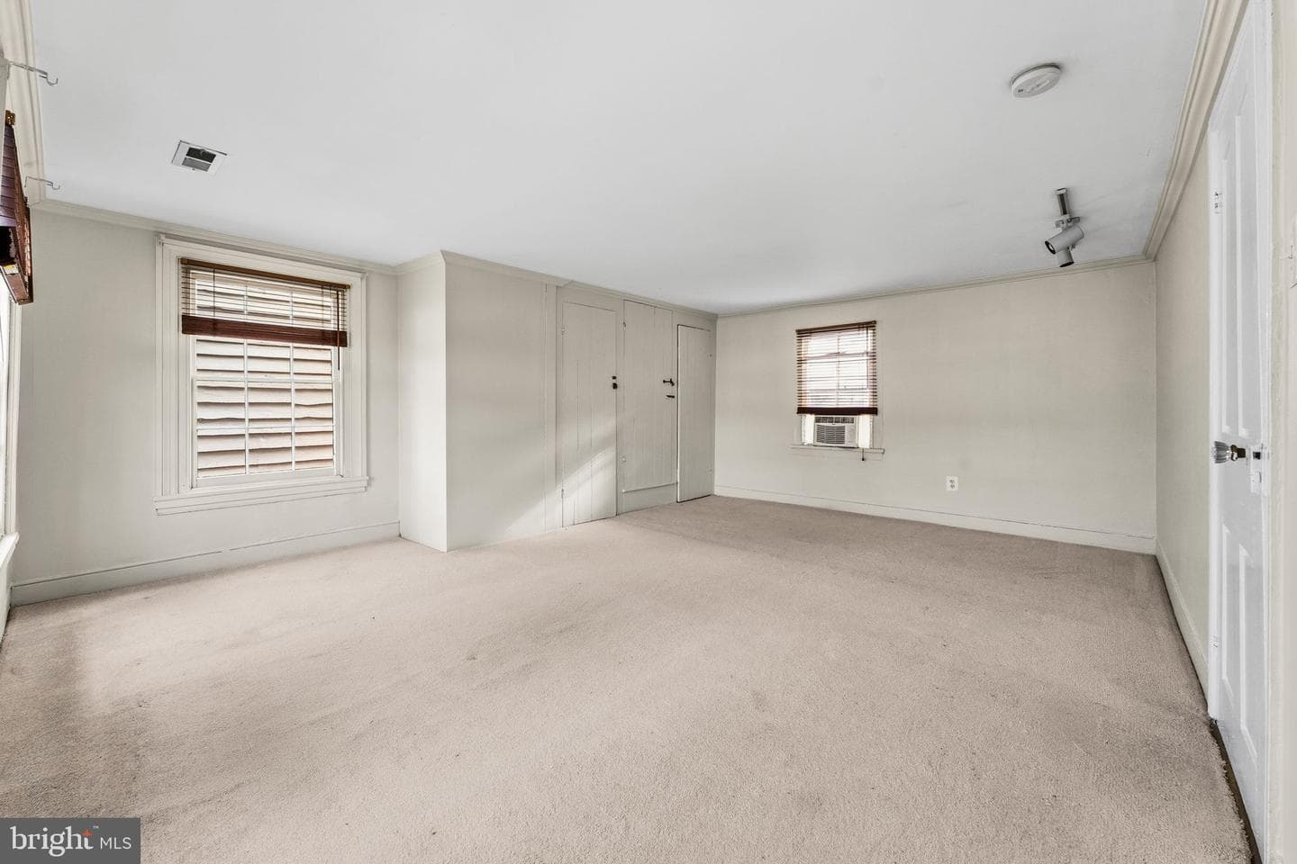 210 Bohemia Avenue photo 22