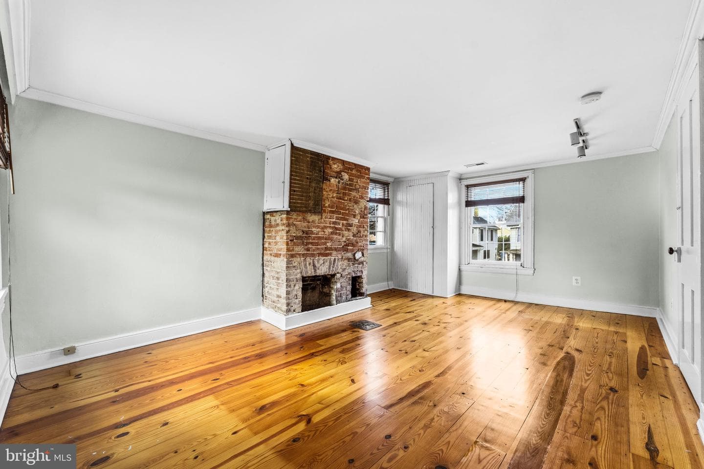 210 Bohemia Avenue photo 24