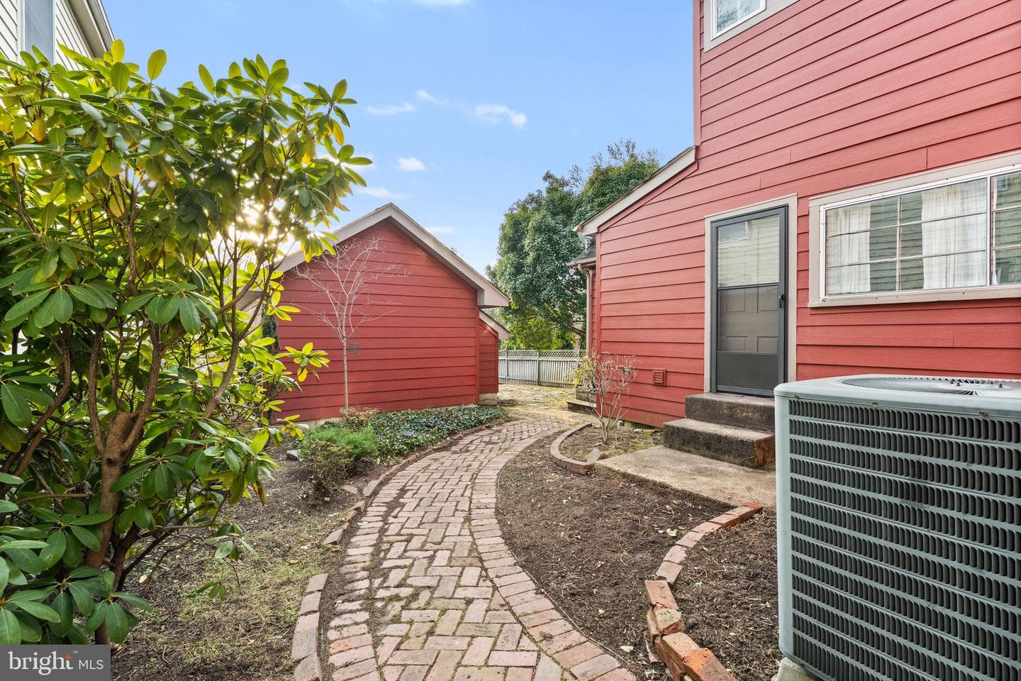 210 Bohemia Avenue photo 32