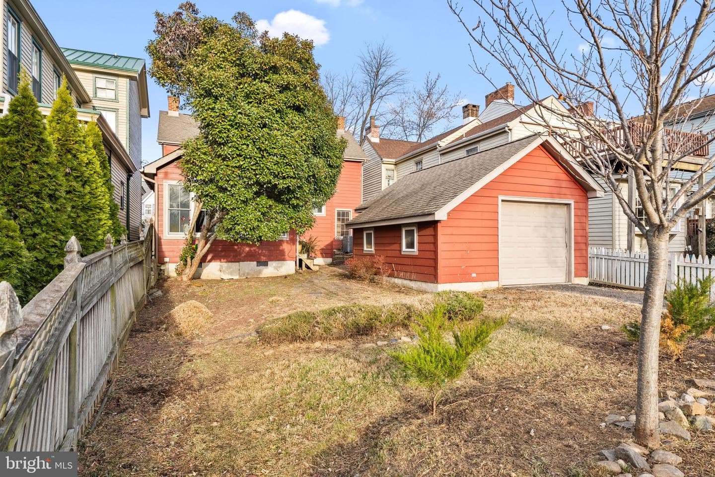 210 Bohemia Avenue photo 35