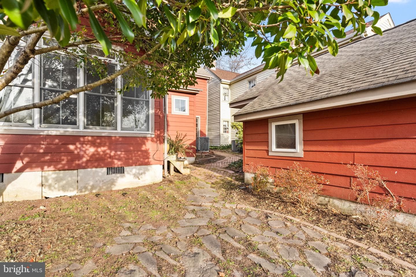 210 Bohemia Avenue photo 36
