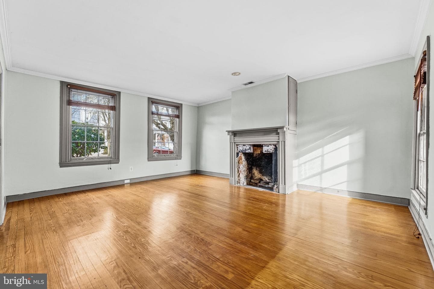 210 Bohemia Avenue photo 4