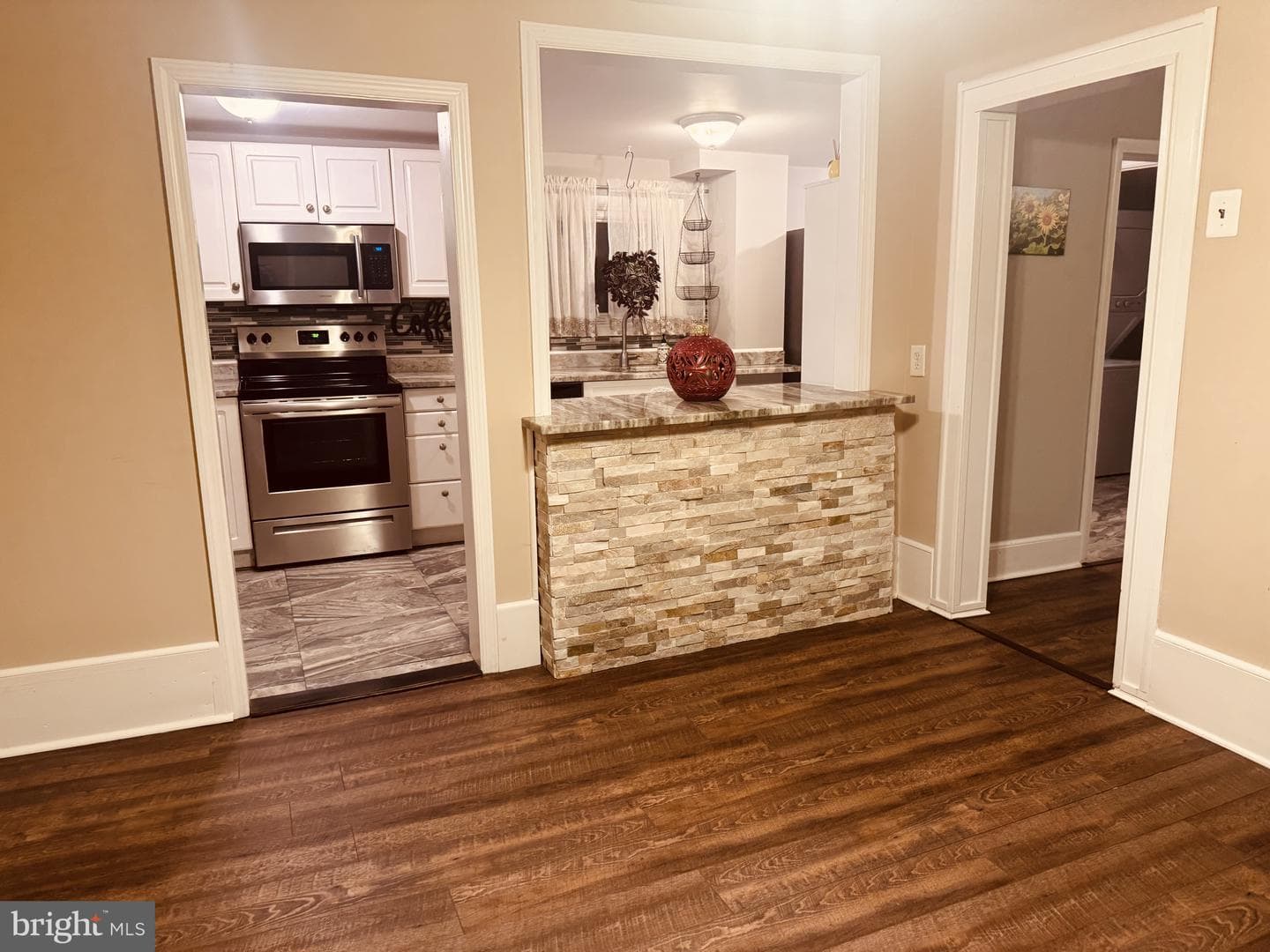 321 Cecil Street photo 14