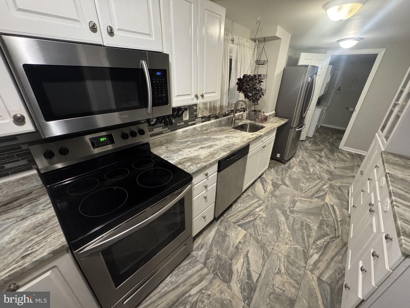 321 Cecil Street photo 15