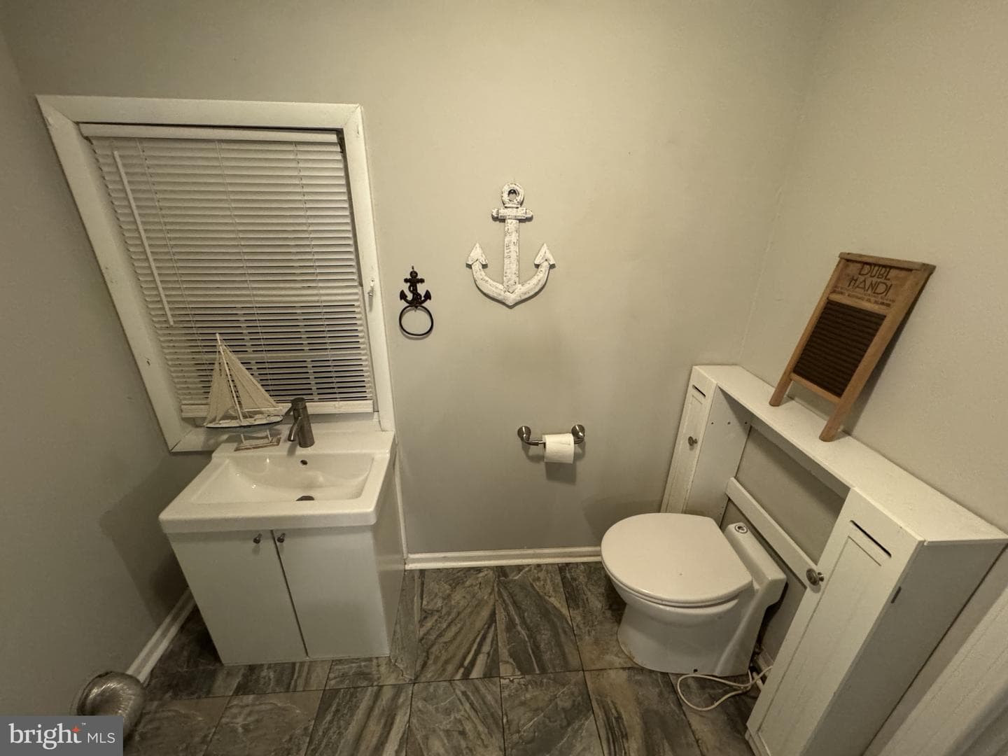 321 Cecil Street photo 16