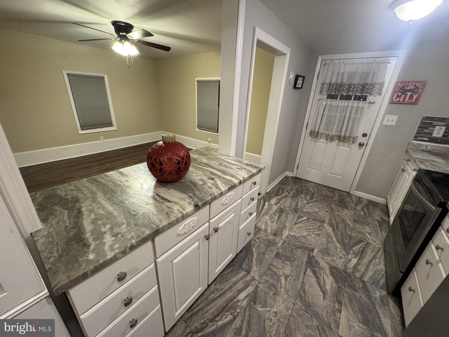 321 Cecil Street photo 18
