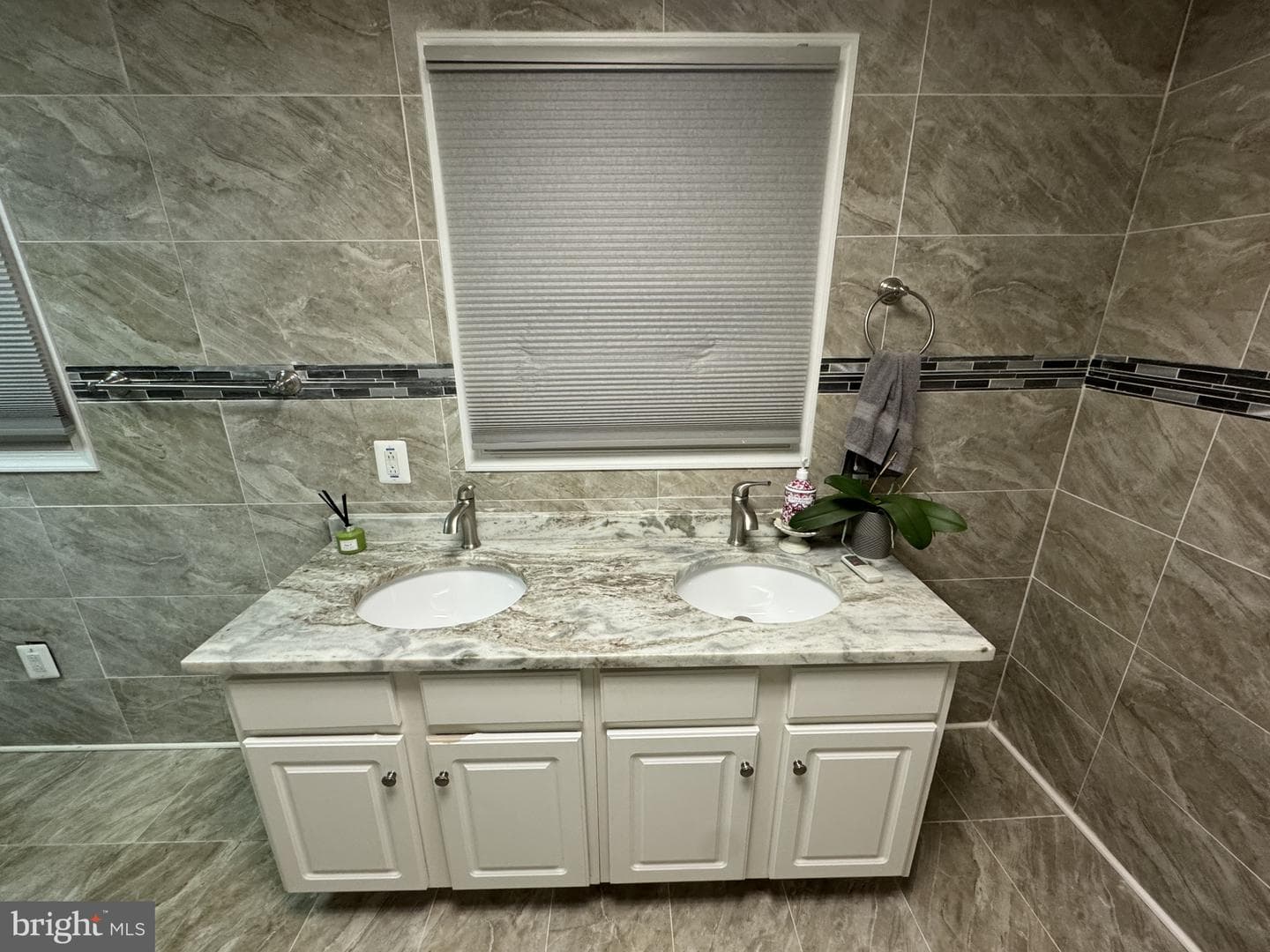 321 Cecil Street photo 8