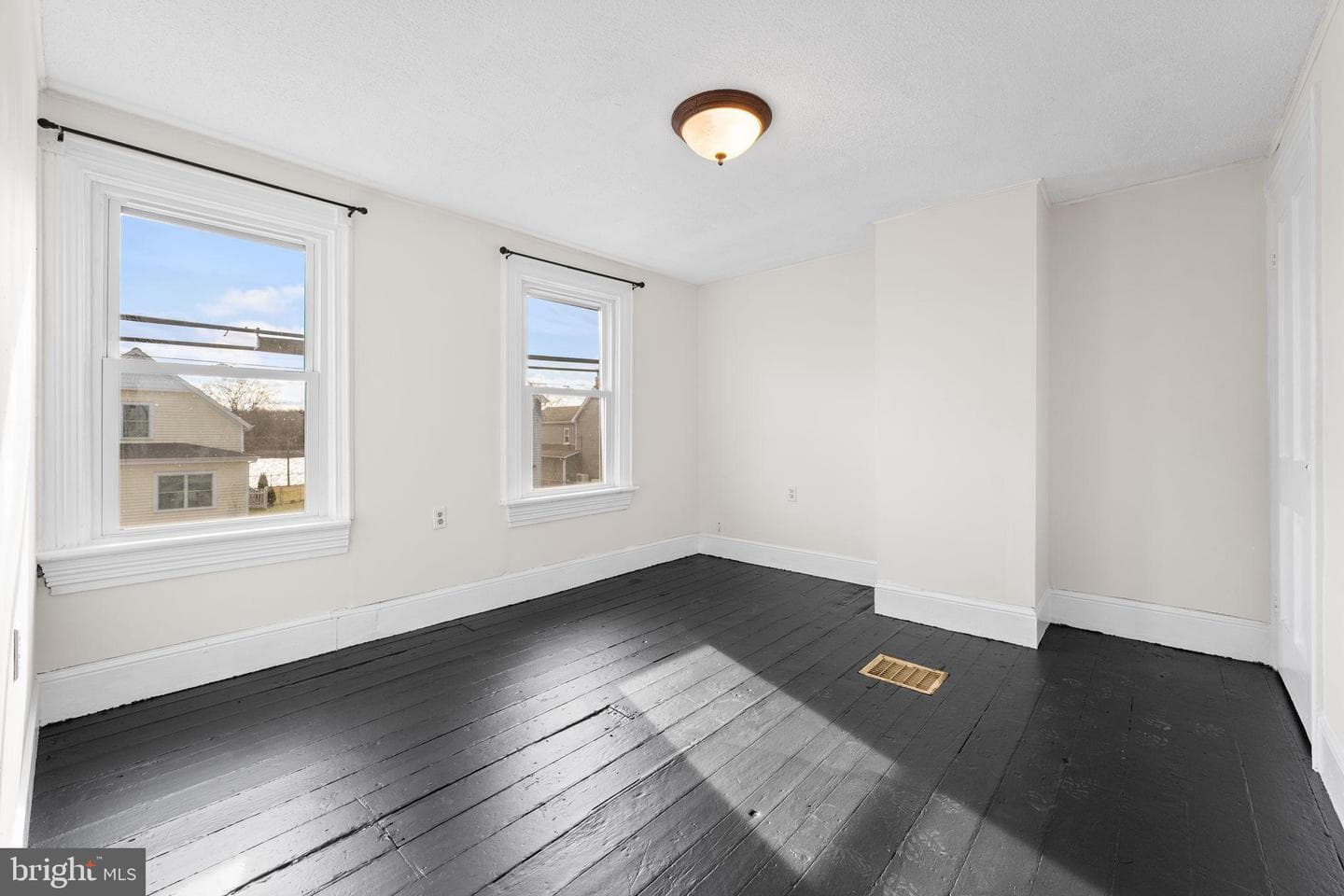 519 Biddle Street photo 29