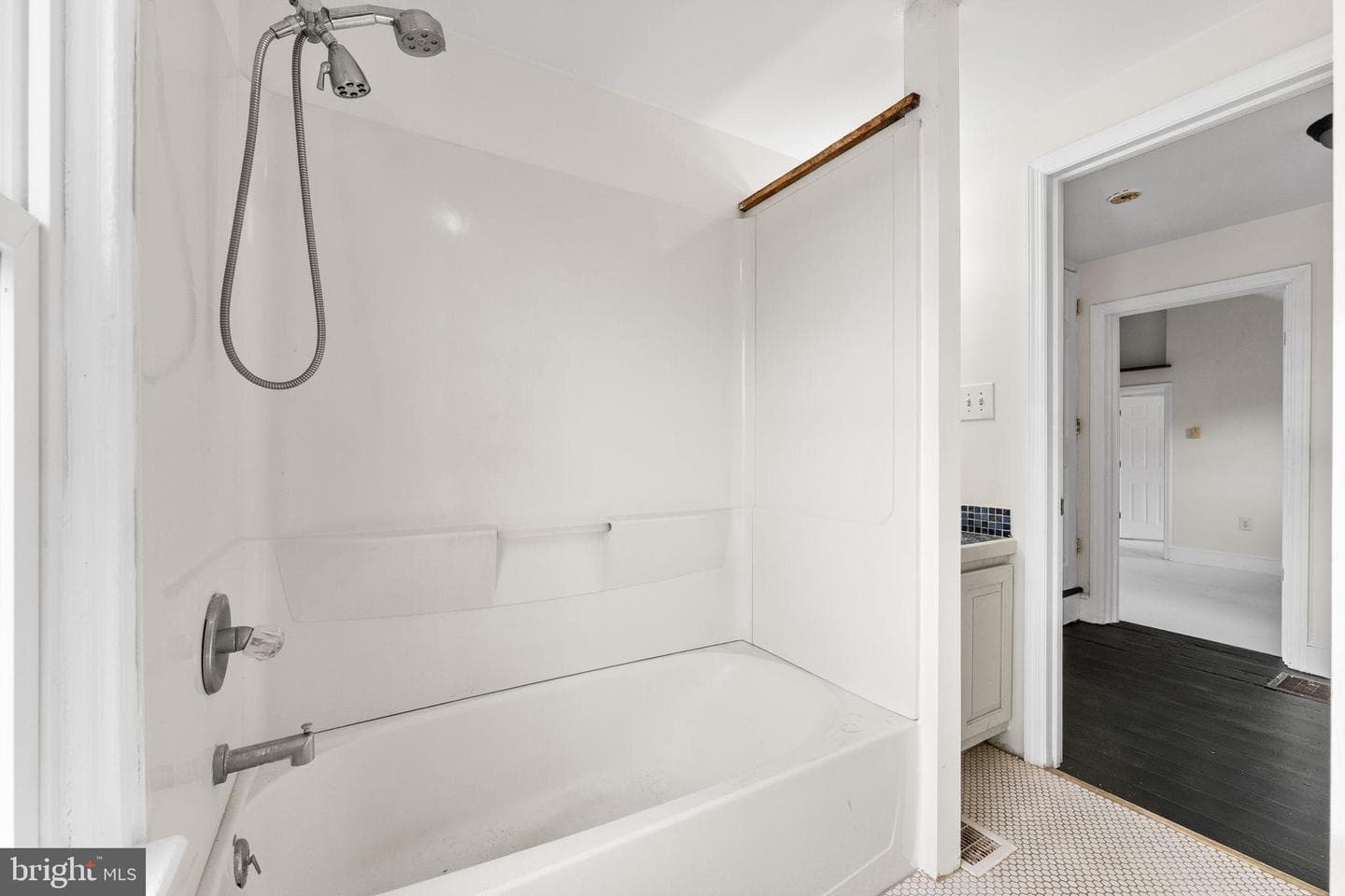 519 Biddle Street photo 32