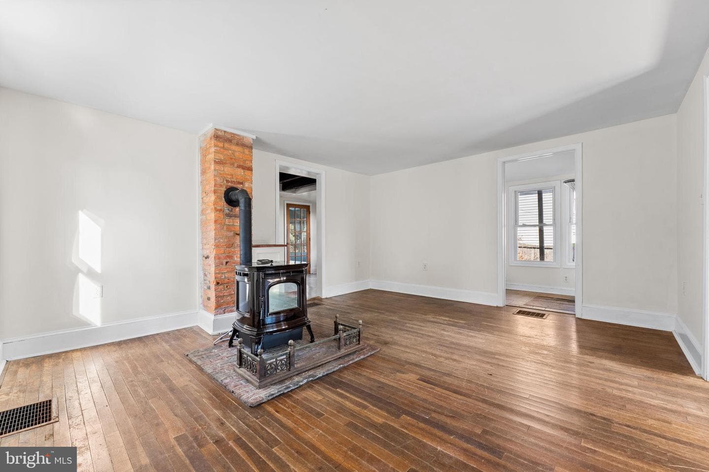 519 Biddle Street photo 8
