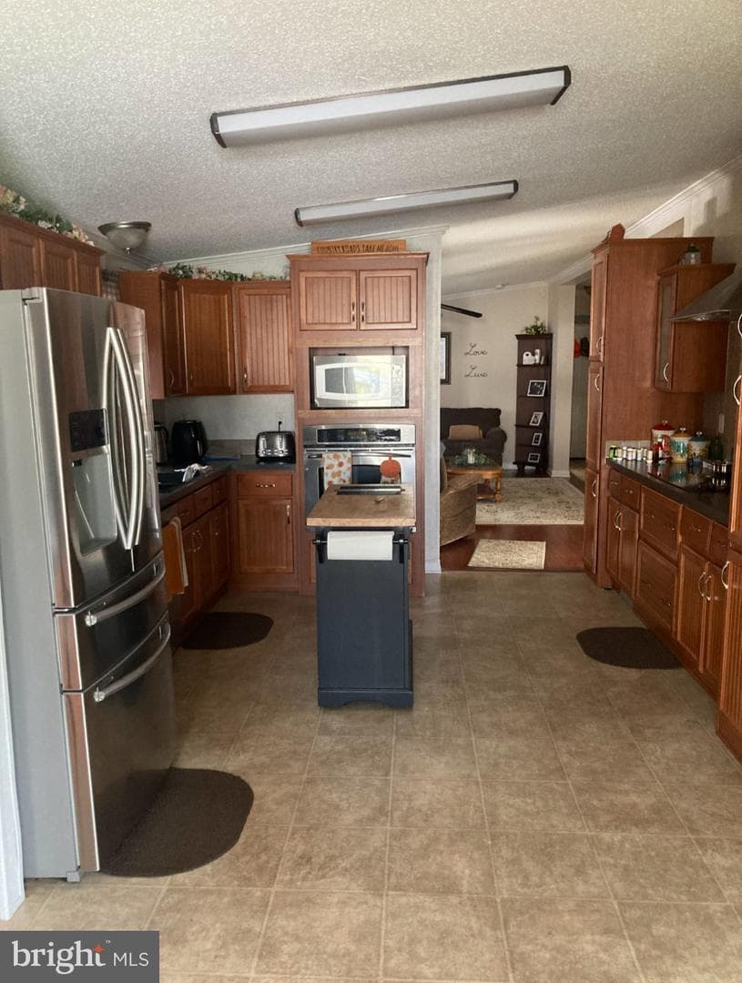 39 Queen Eleanor Drive photo 3