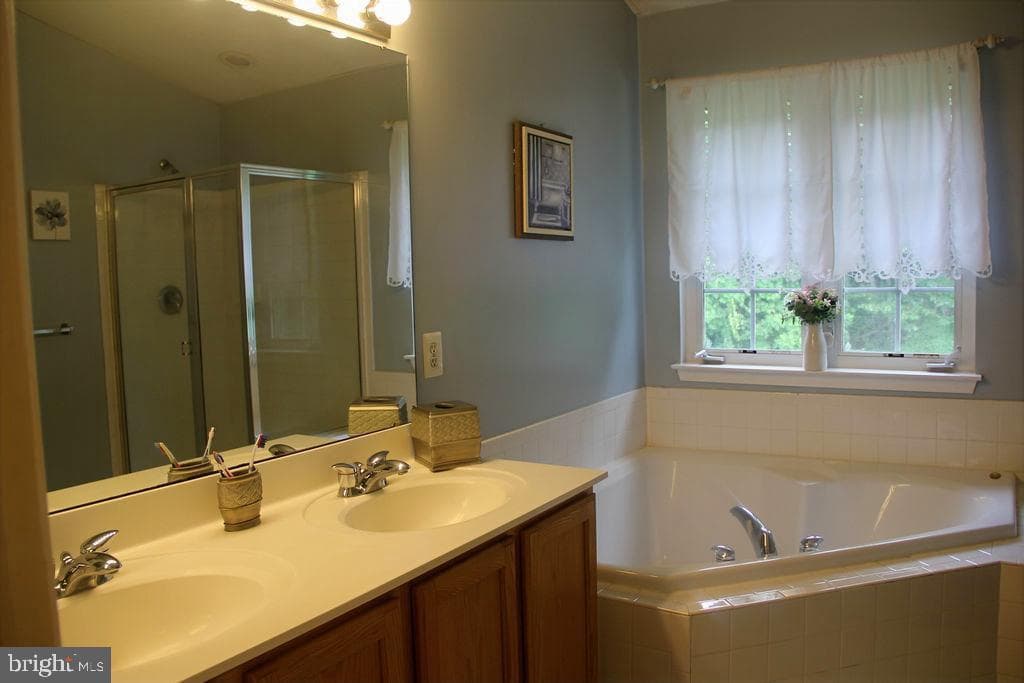 77 Ironoak Court photo 28