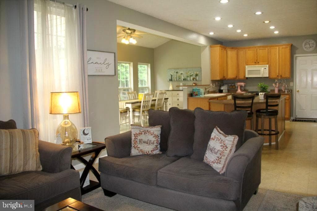 77 Ironoak Court photo 5