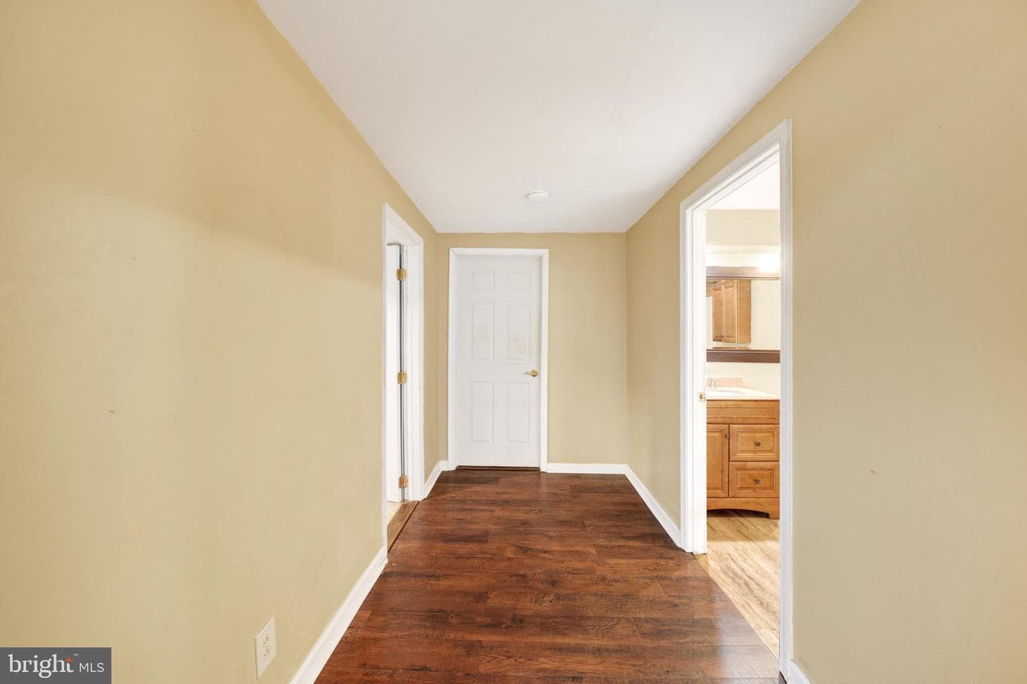 335 E Village Road photo 10