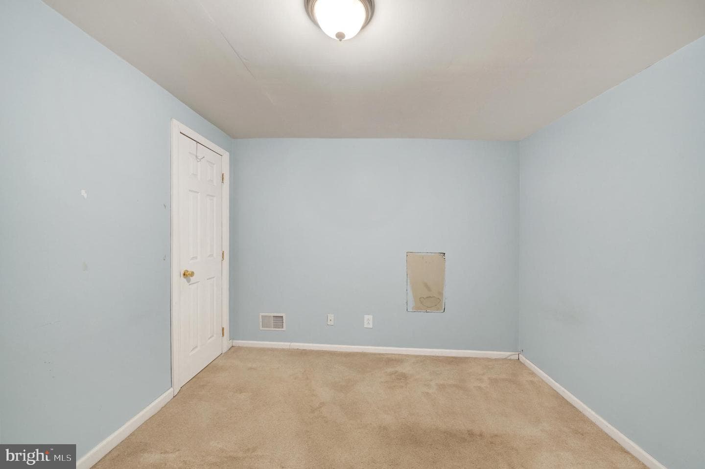 335 E Village Road photo 14
