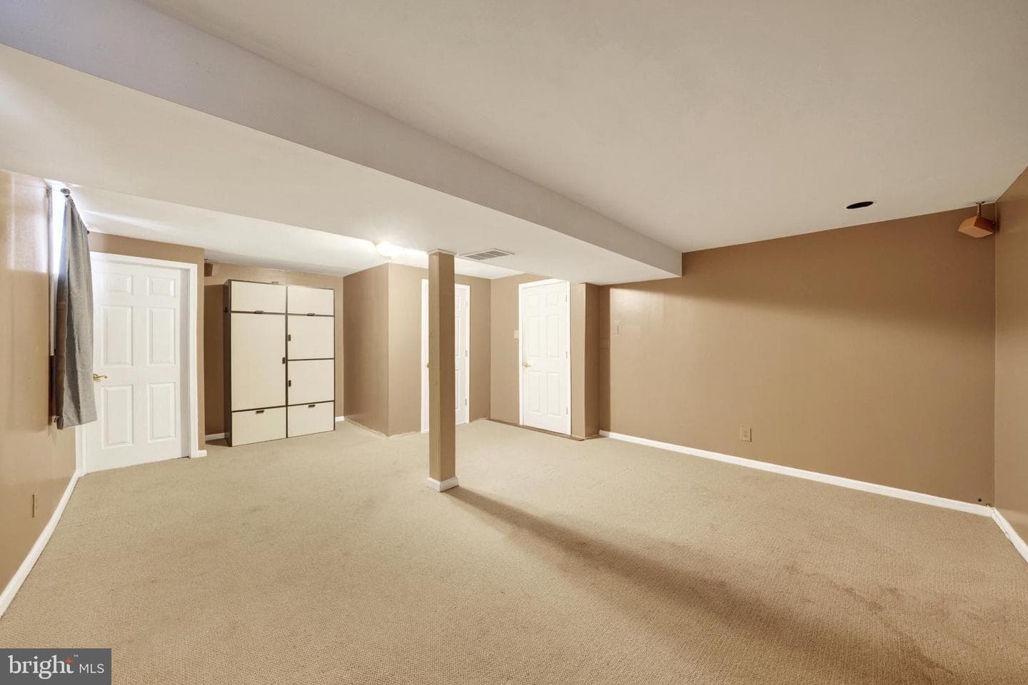 335 E Village Road photo 16