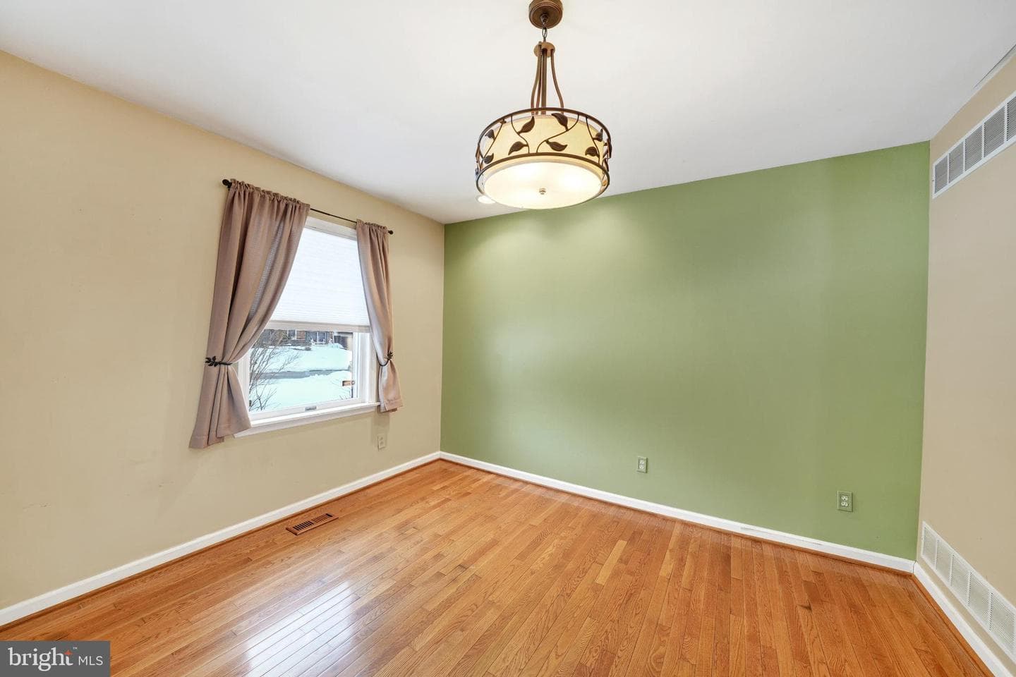 335 E Village Road photo 19