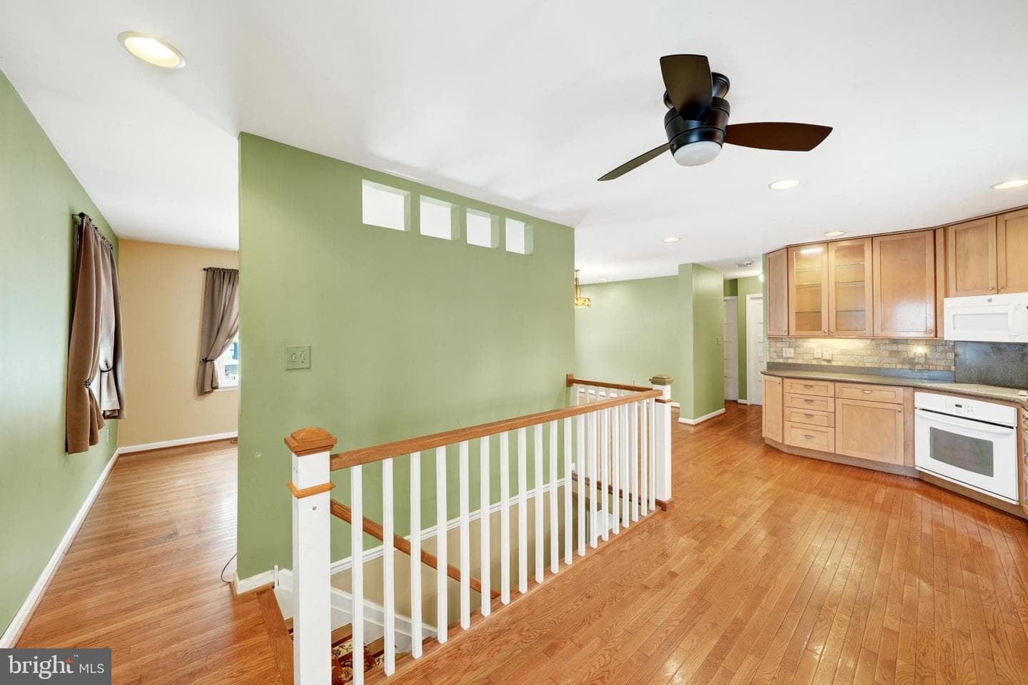 335 E Village Road photo 24
