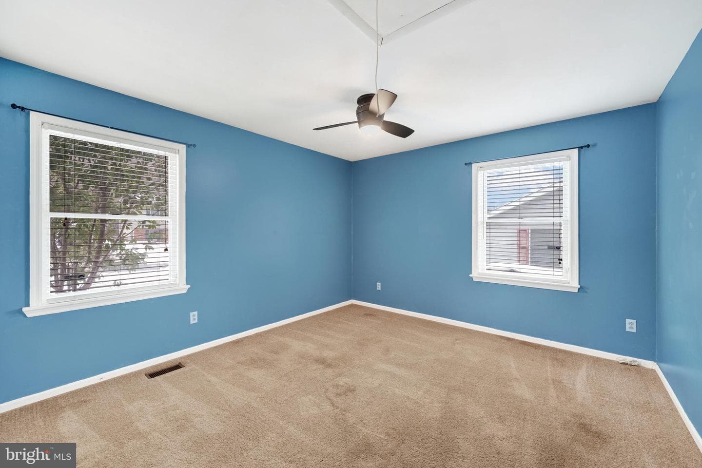 335 E Village Road photo 6
