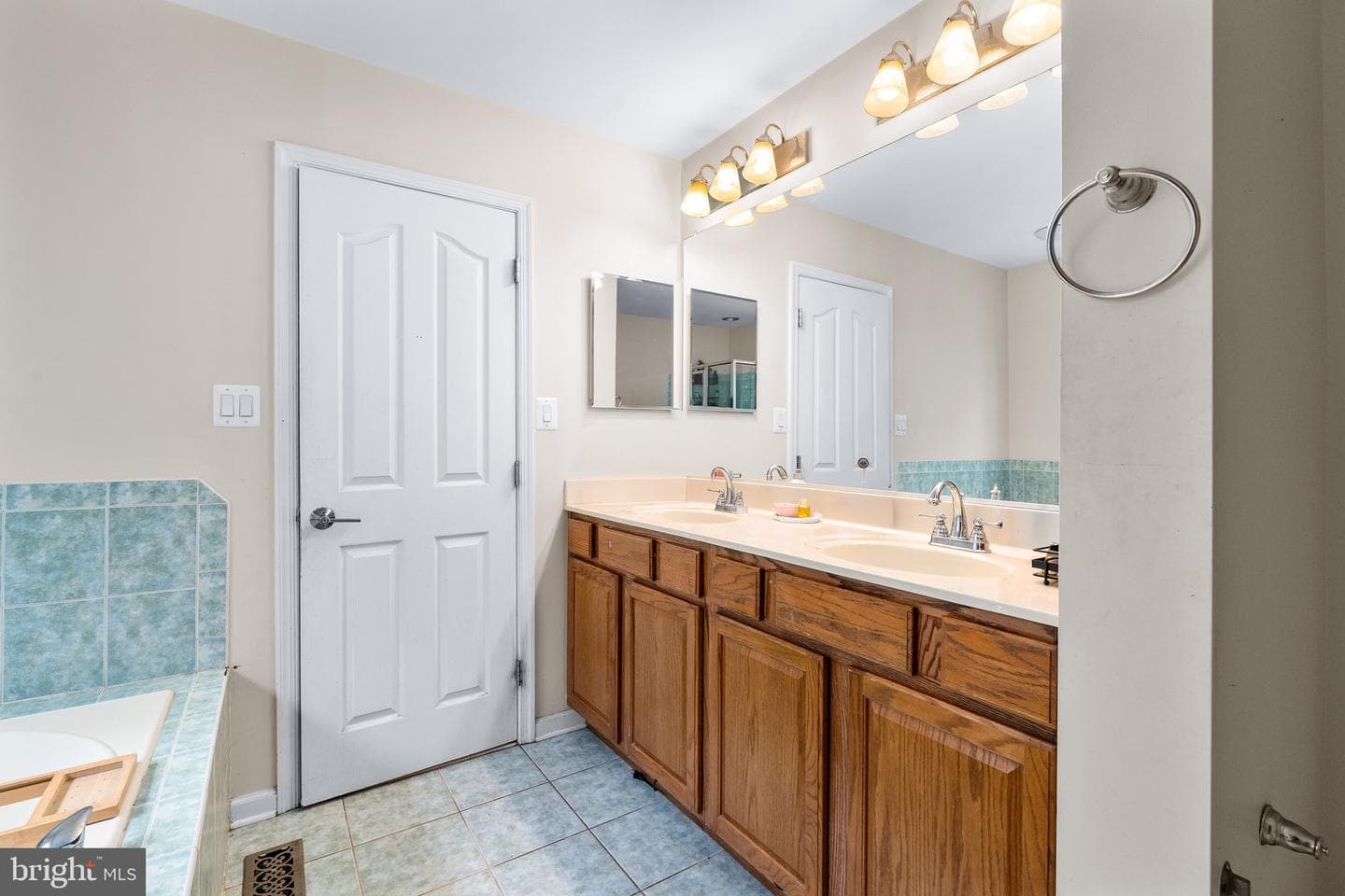 221 Bennie Drive photo 19