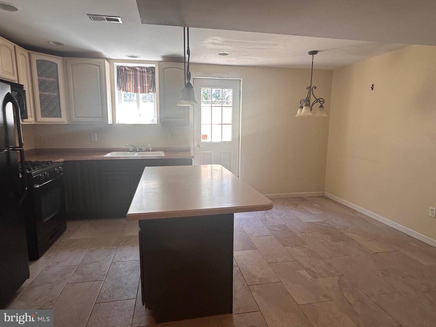 221 Bennie Drive photo 37