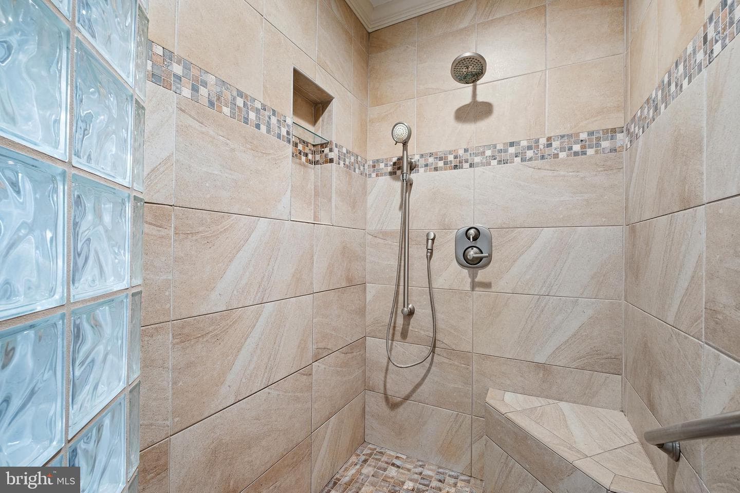 185 Riverside Drive photo 19