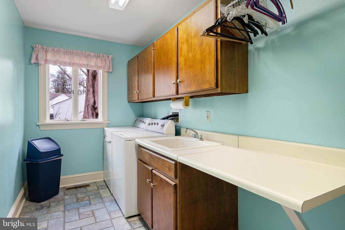 185 Riverside Drive photo 29