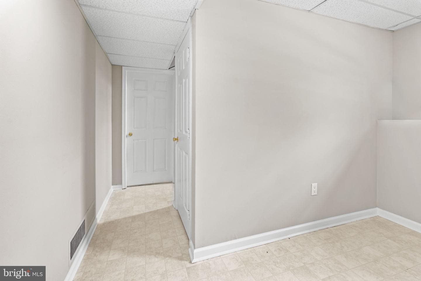 114 Creswell Avenue photo 24