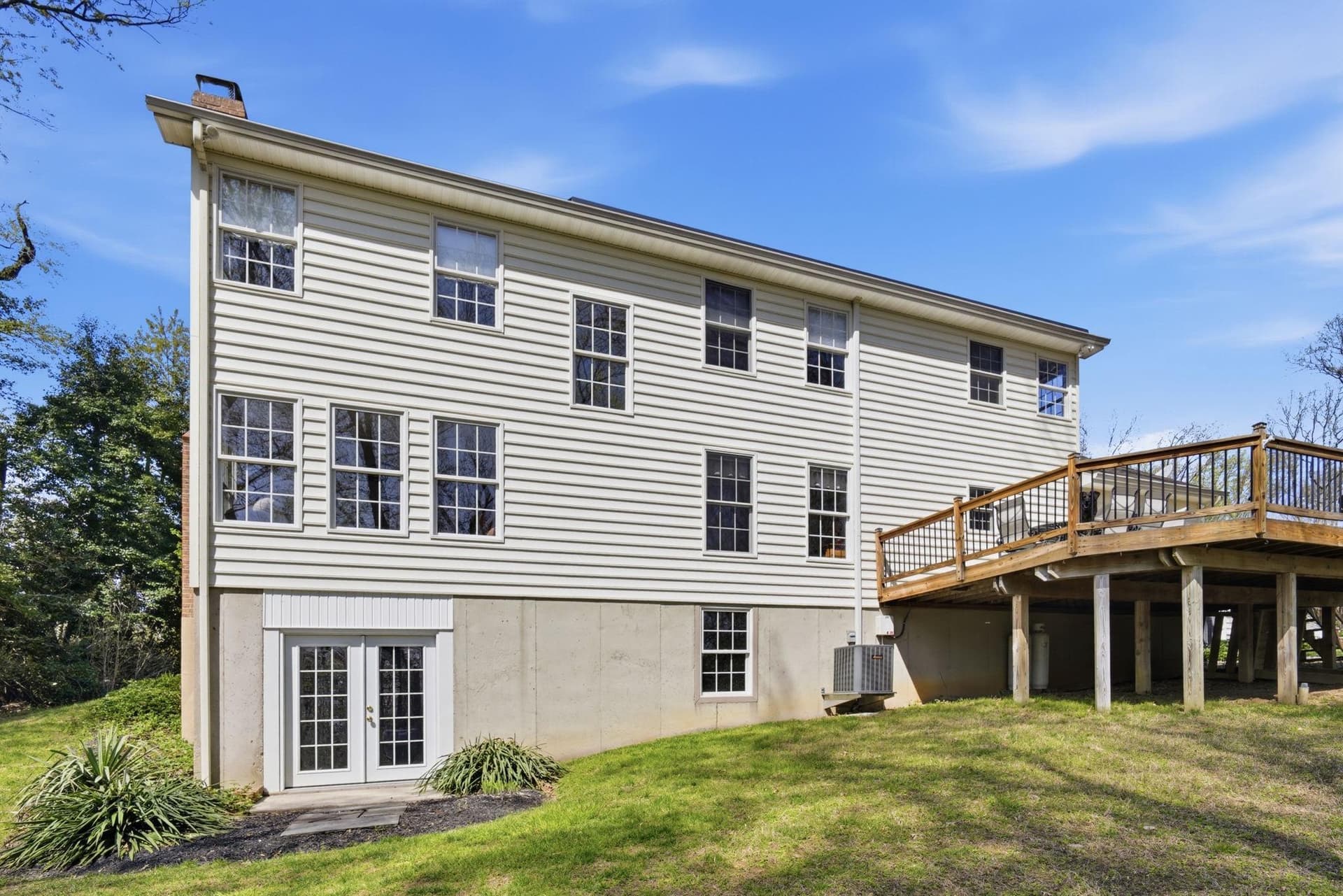 55 Howes Lane photo 14