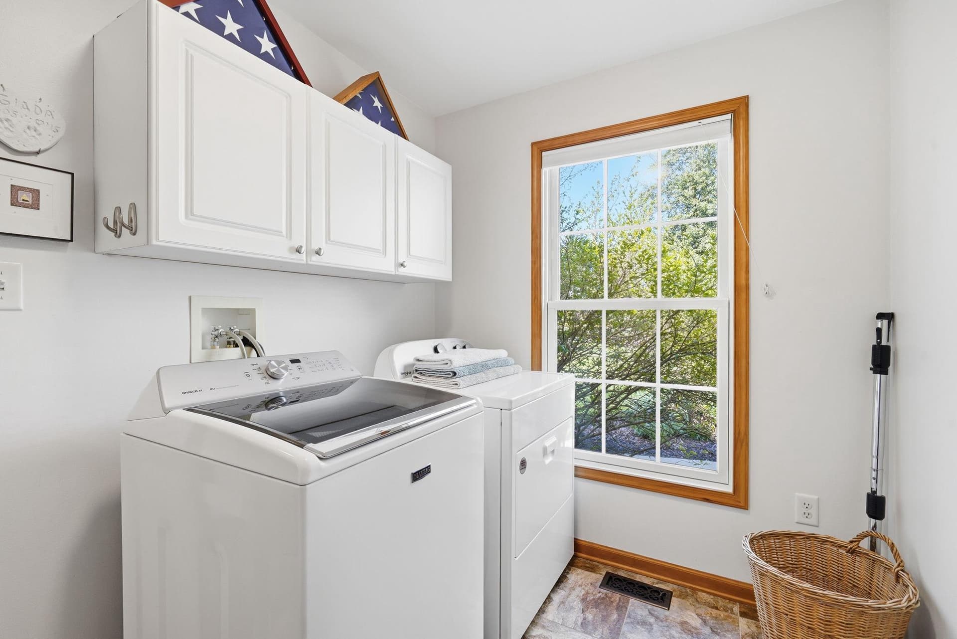 55 Howes Lane photo 32