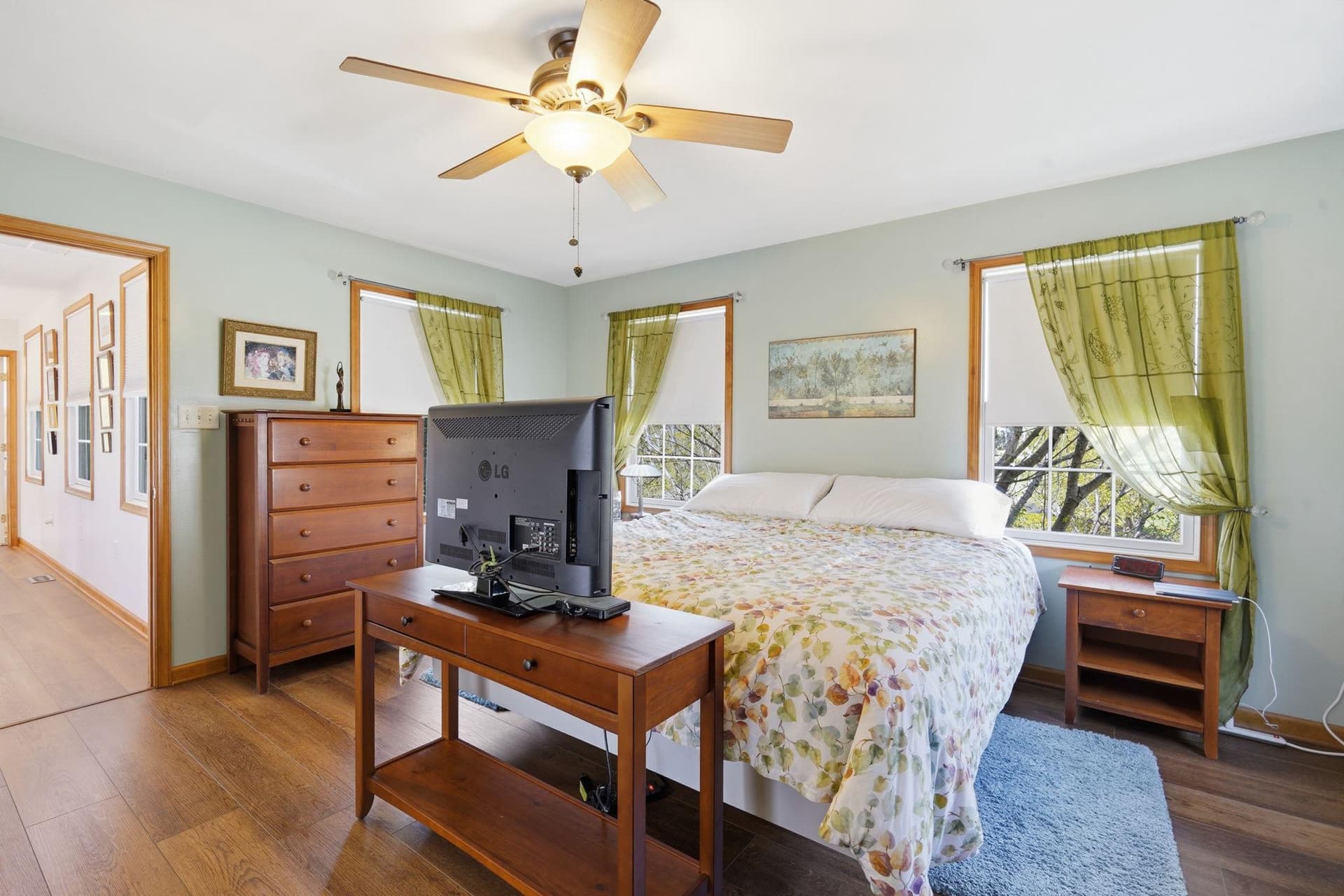 55 Howes Lane photo 33