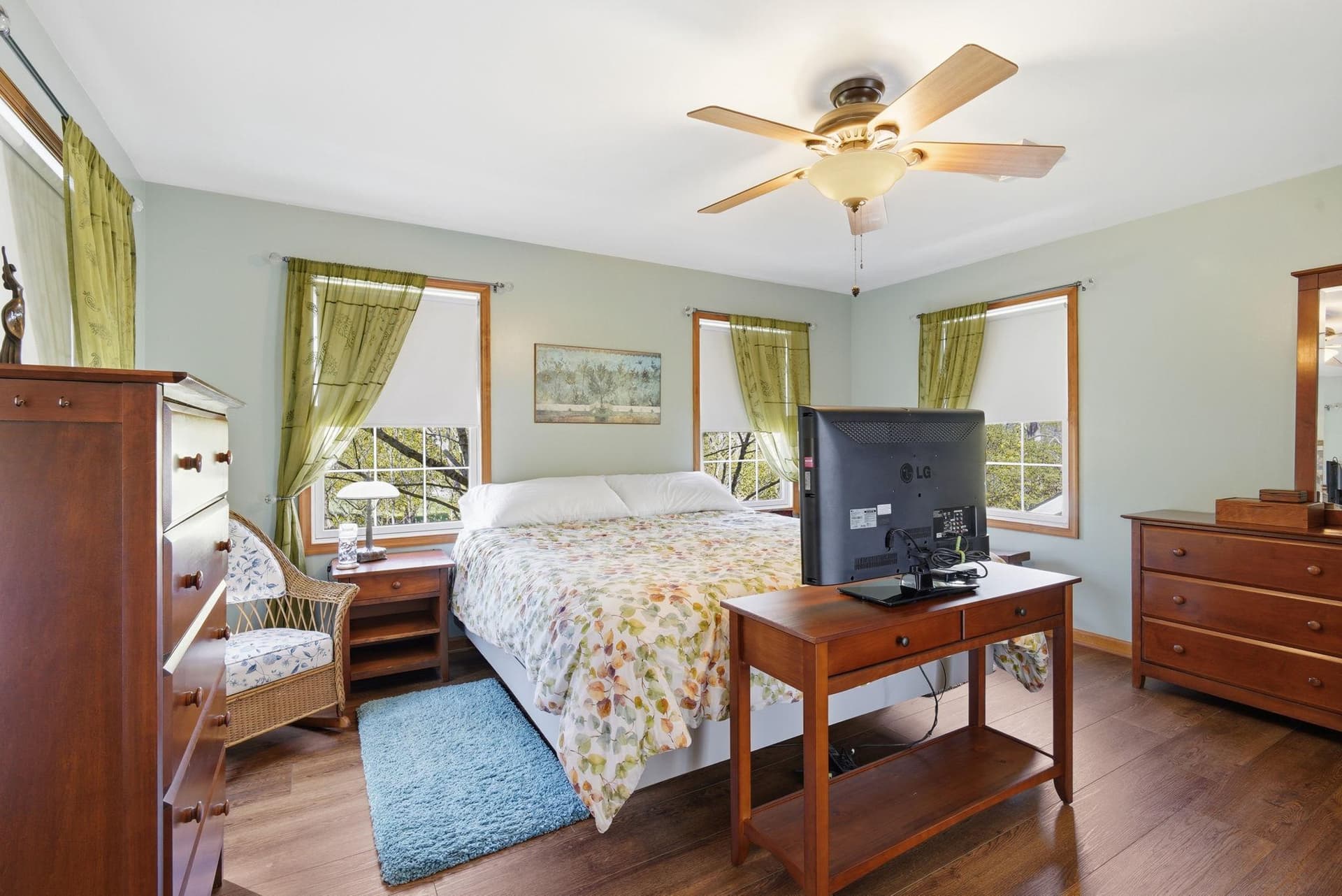55 Howes Lane photo 34