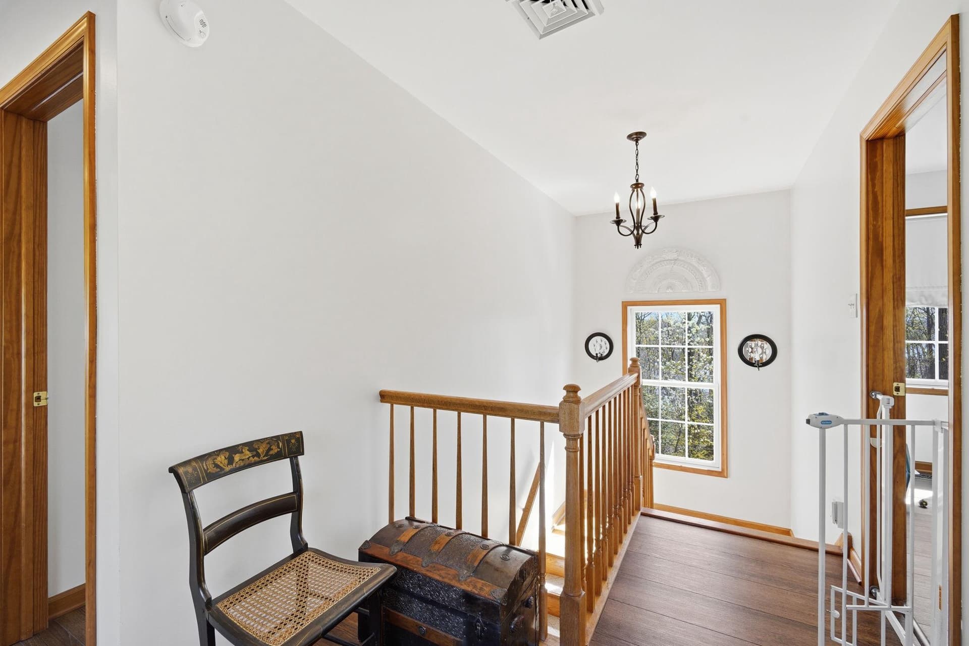 55 Howes Lane photo 36