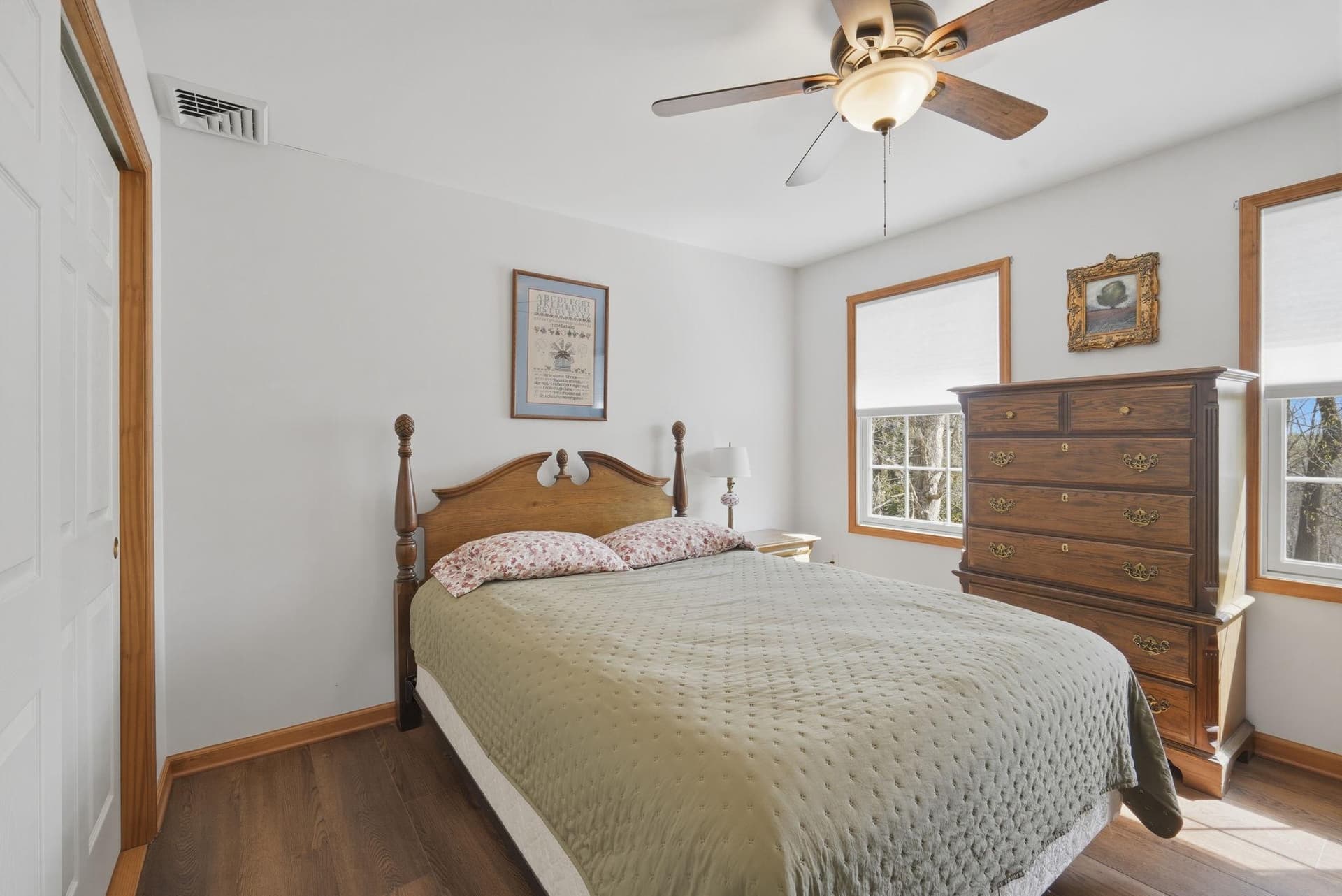55 Howes Lane photo 38