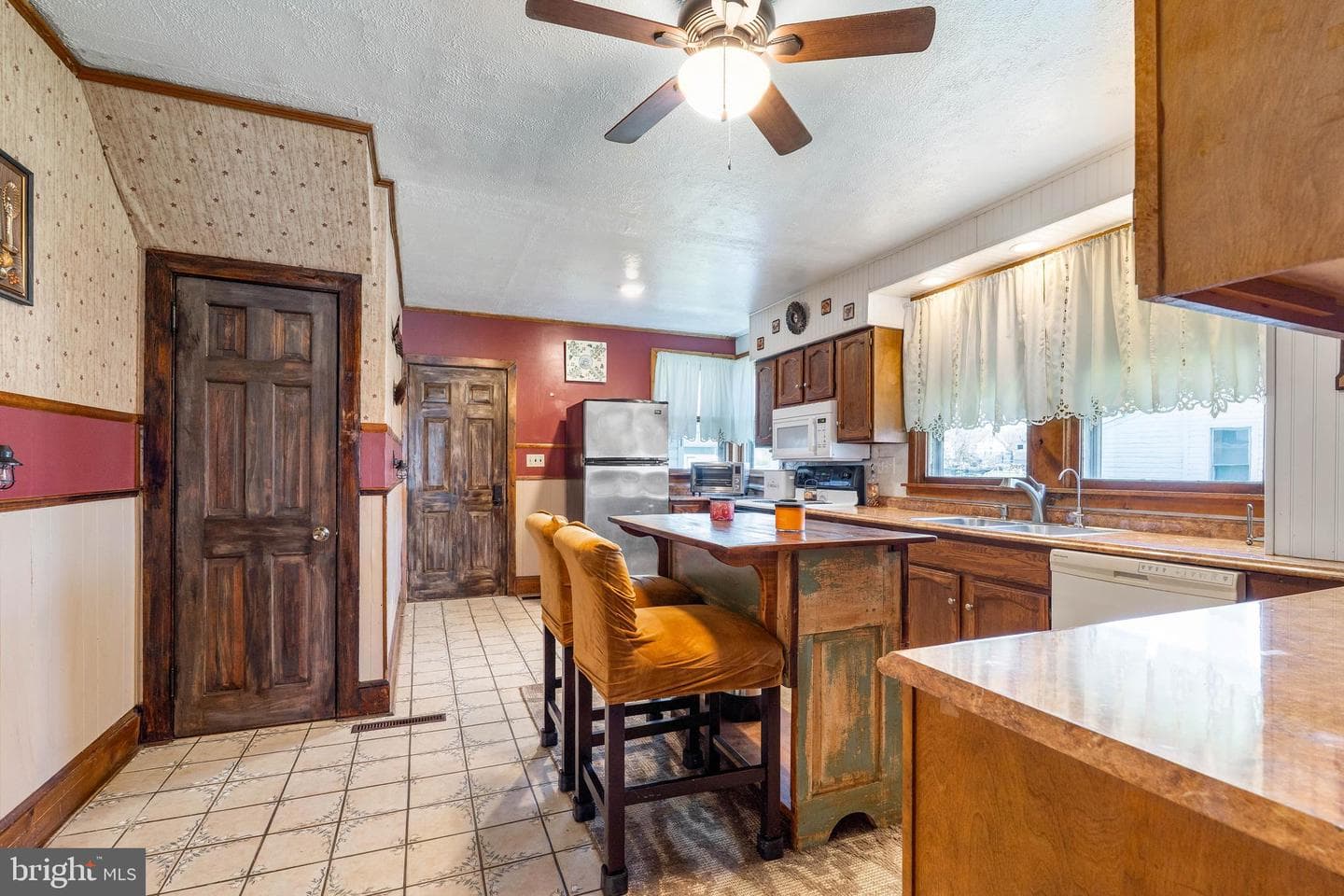 313 E Cecil Avenue photo 8