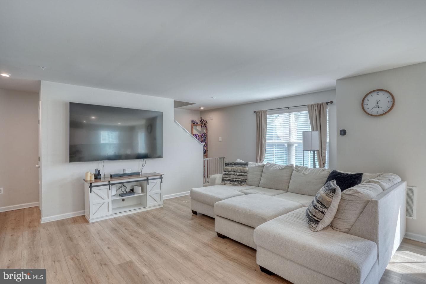5 Olive Way photo 12