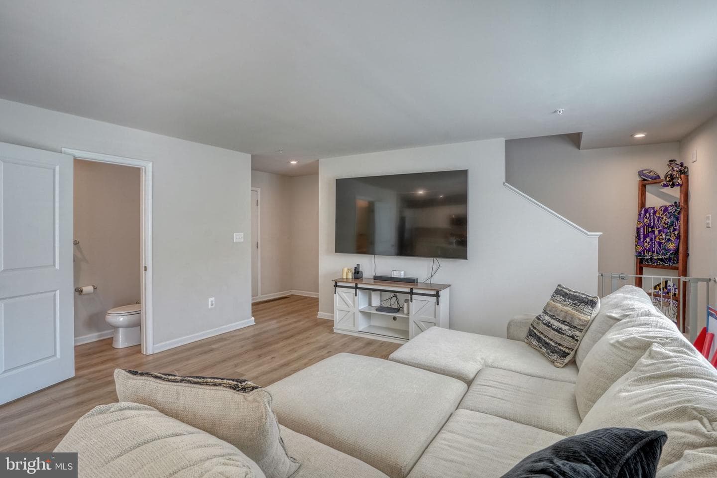 5 Olive Way photo 13