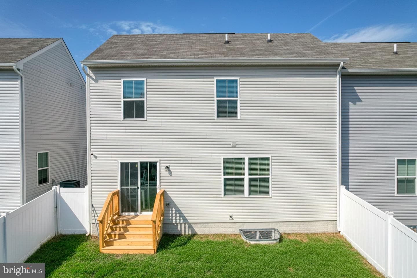 5 Olive Way photo 28