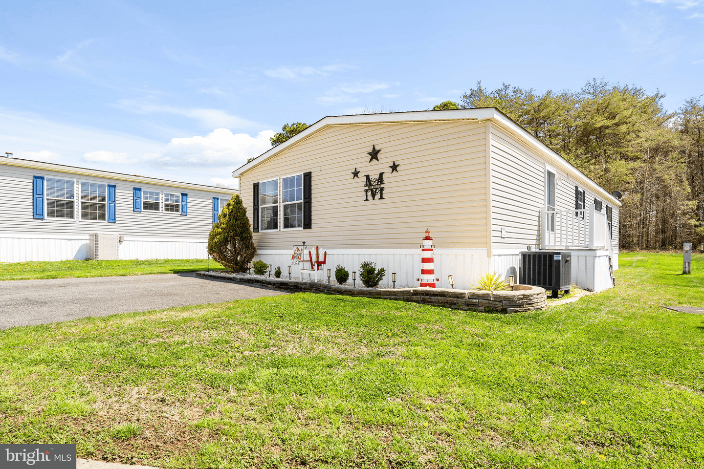 53 Queen Eleanor Drive photo 3