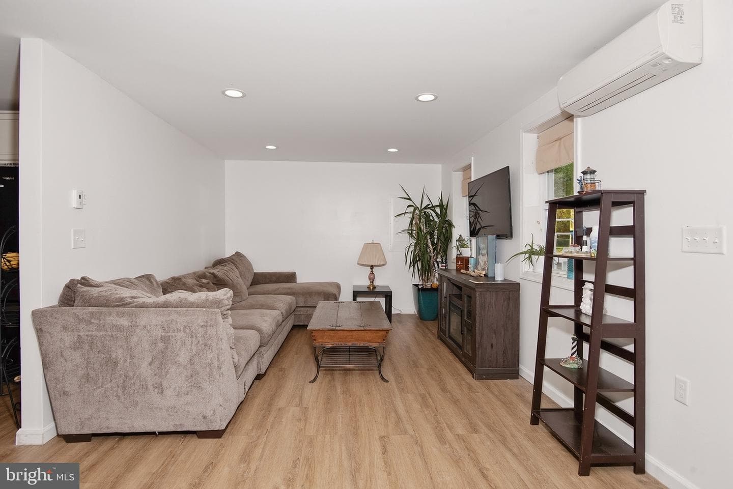 14 W Walnut Street photo 4