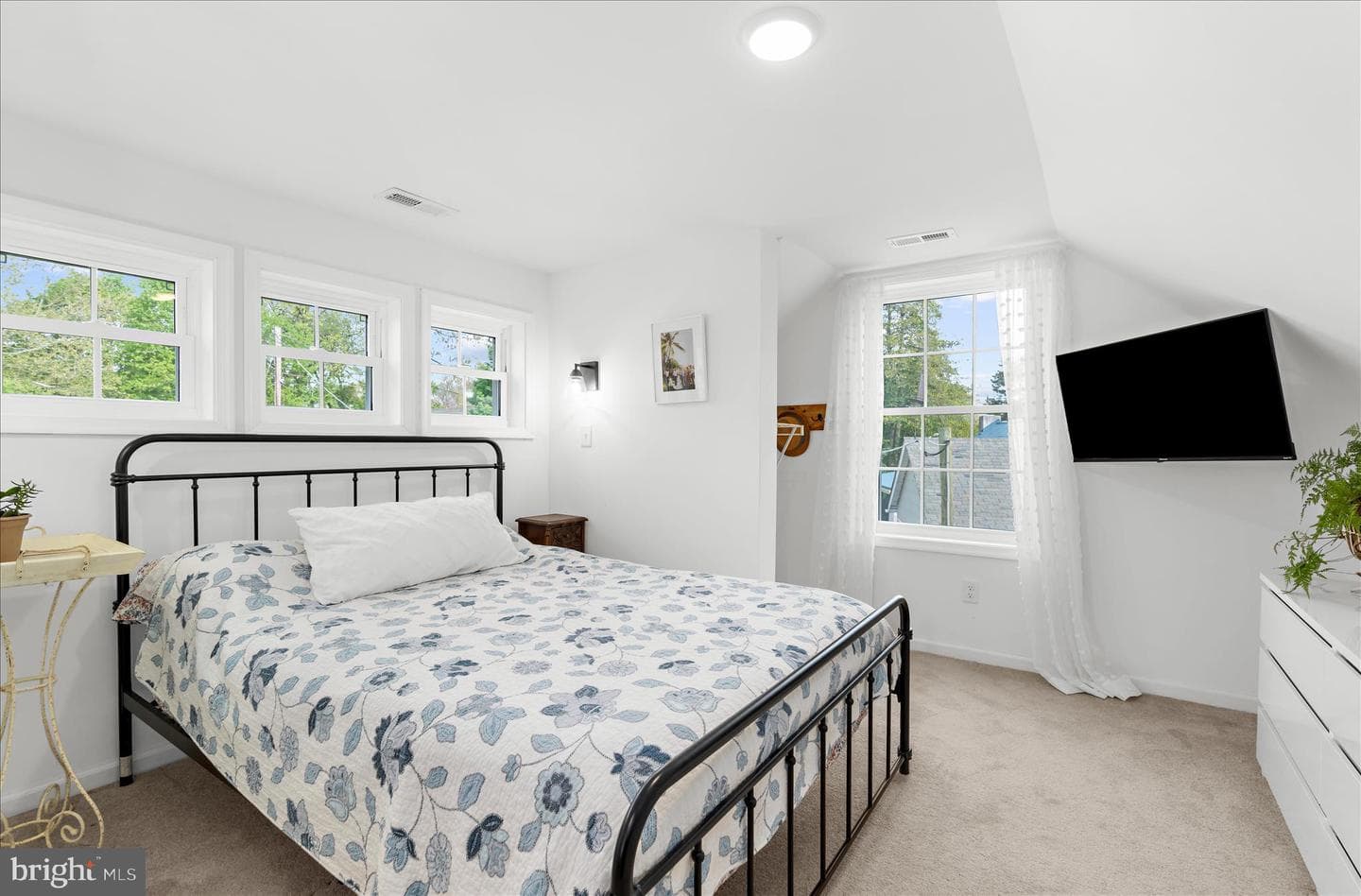 8 Anglewood Avenue photo 27