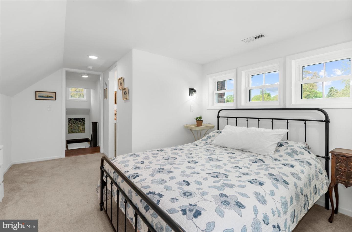 8 Anglewood Avenue photo 28