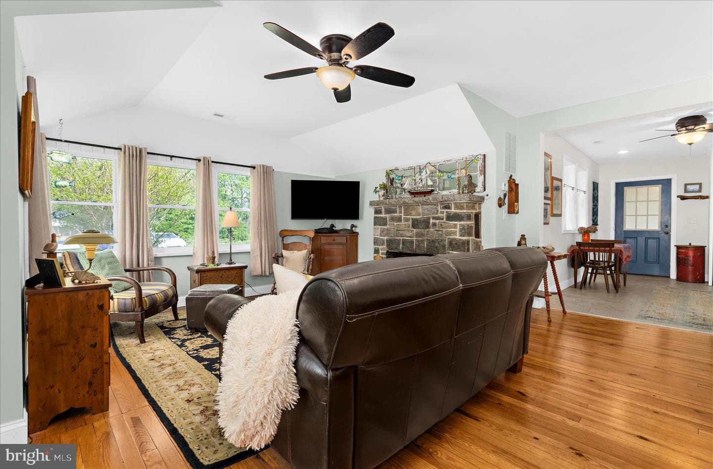 8 Anglewood Avenue photo 5