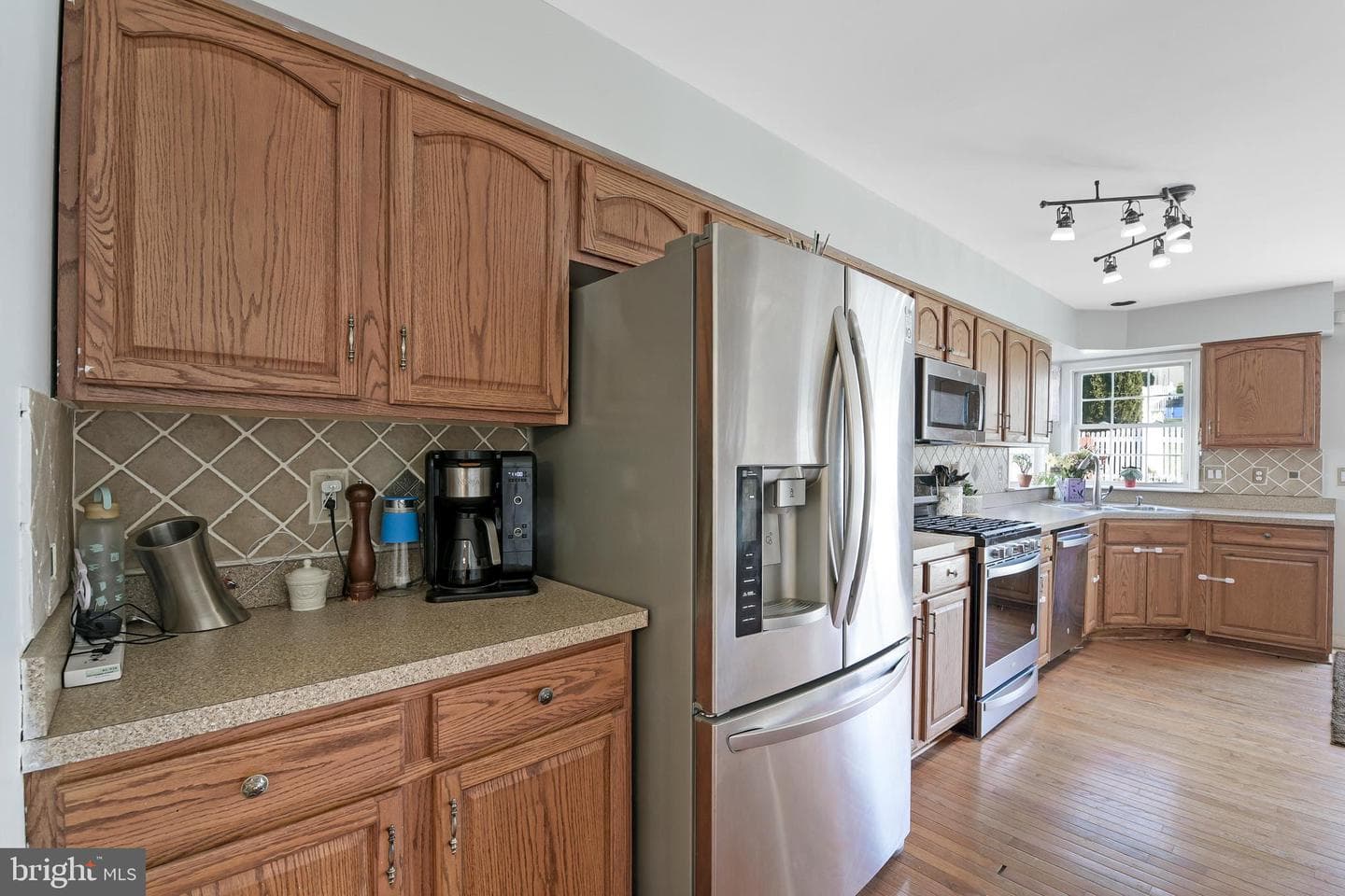 106 Cove Point Way photo 4