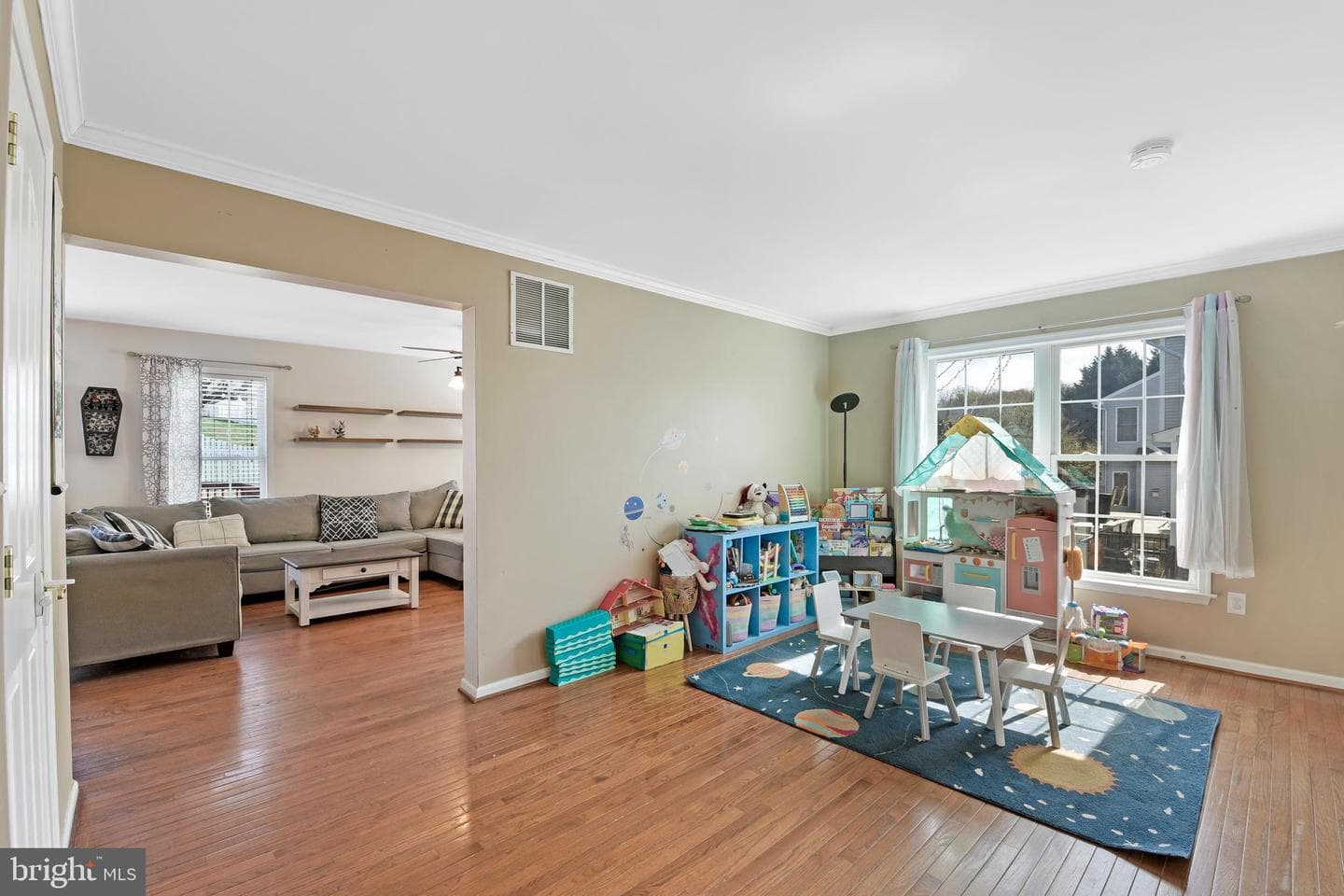106 Cove Point Way photo 5
