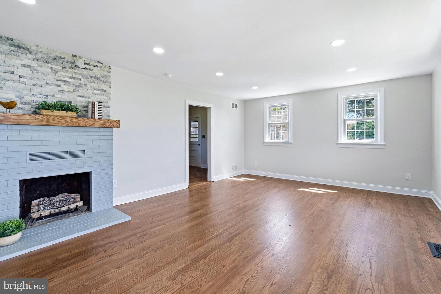 245 Theodore Road photo 4