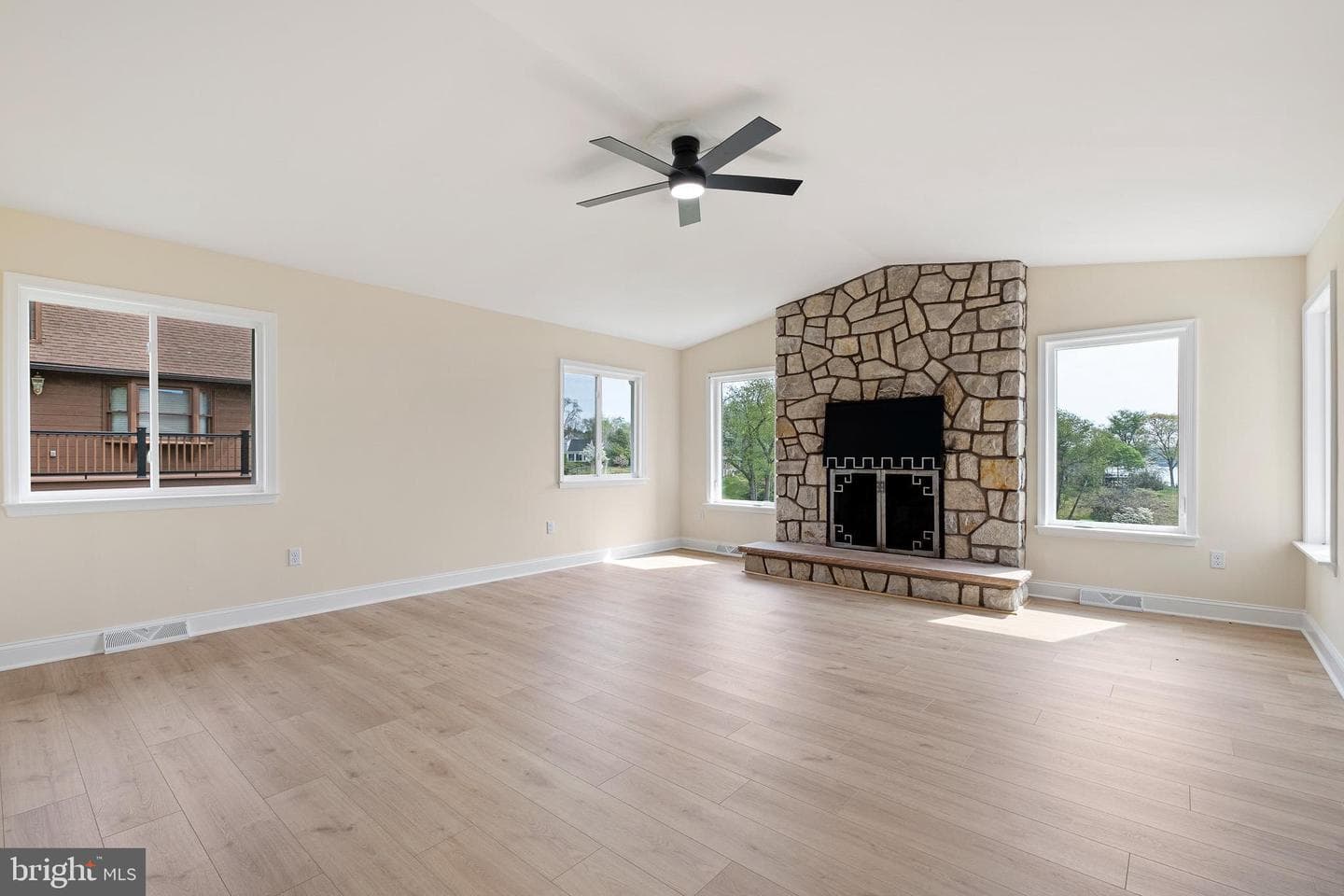 192 Rolling Avenue photo 29