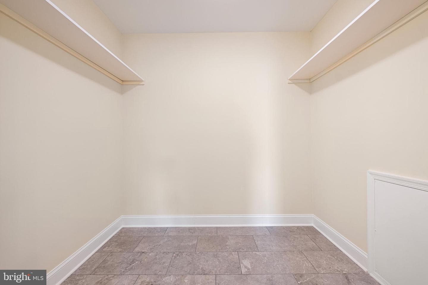 192 Rolling Avenue photo 34