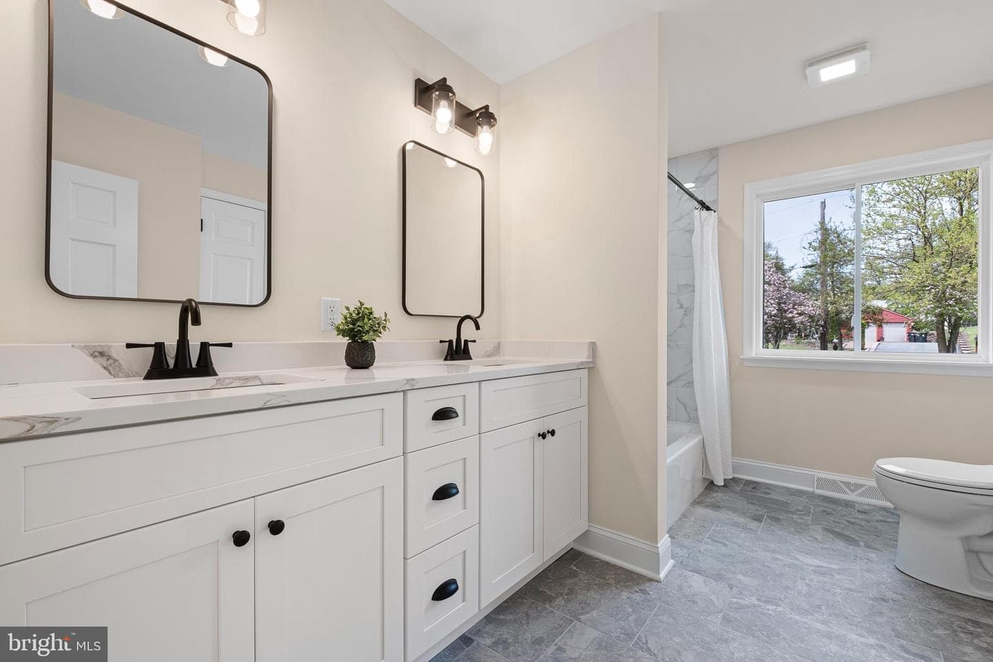 192 Rolling Avenue photo 39